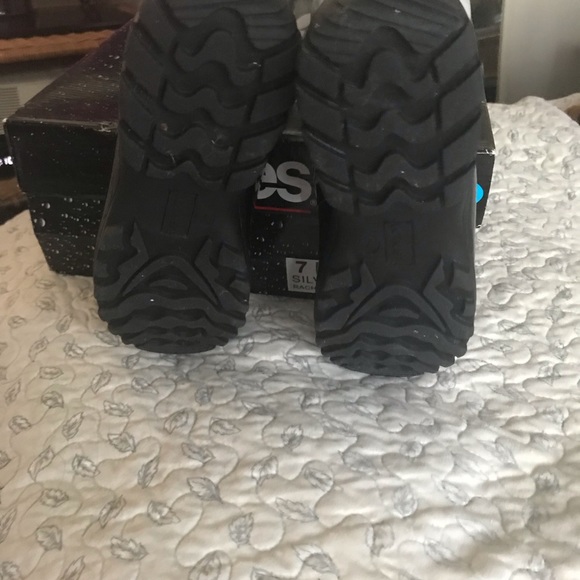 TOTES RACHEL SNOW BOOTS - Picture 5 of 5